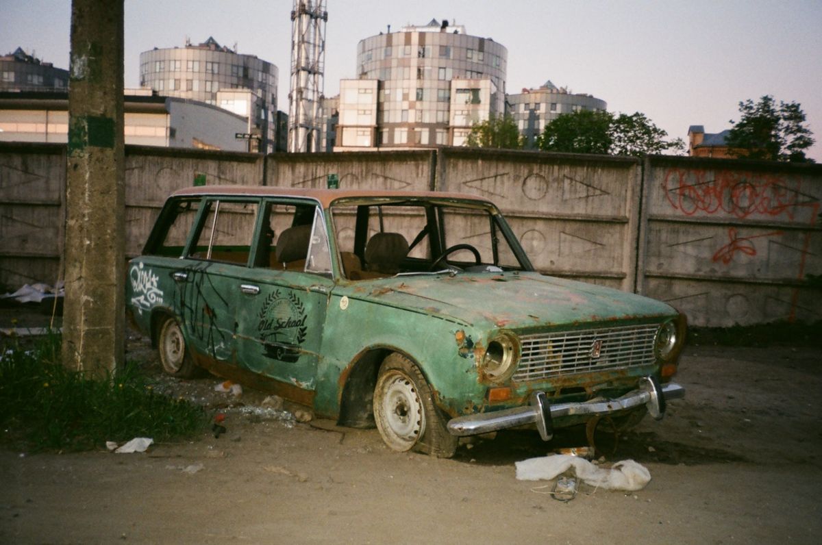 abandoned car old